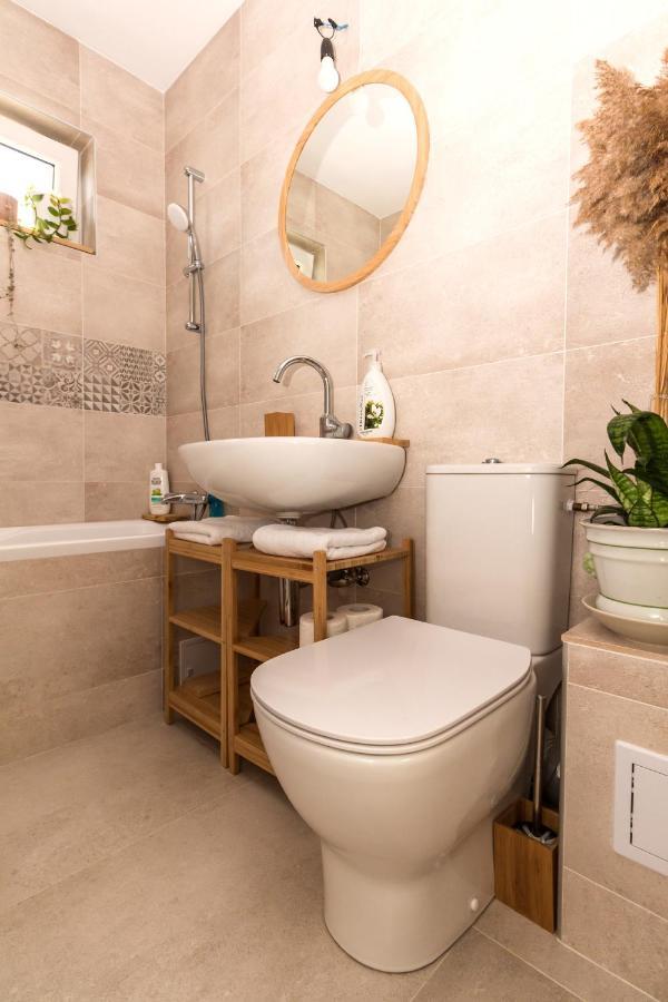 מנגליה Apartamentul Cu Plante Etaj 4 מראה חיצוני תמונה