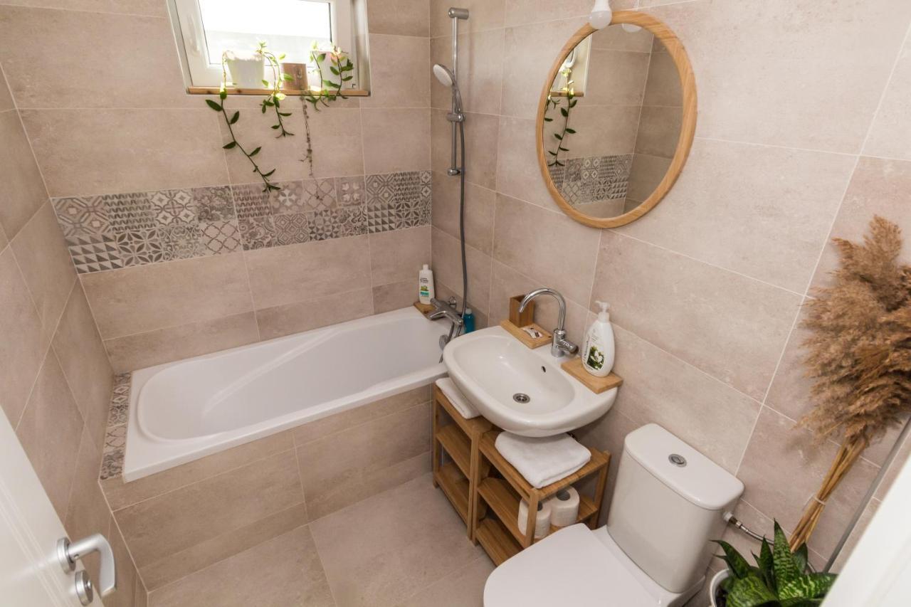 מנגליה Apartamentul Cu Plante Etaj 4 מראה חיצוני תמונה